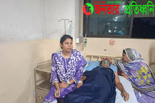 ছেলেকে আনতে গিয়ে বাবা আহত, বিধ্বস্ত বিমানের একটি অংশ লাগে বুকে