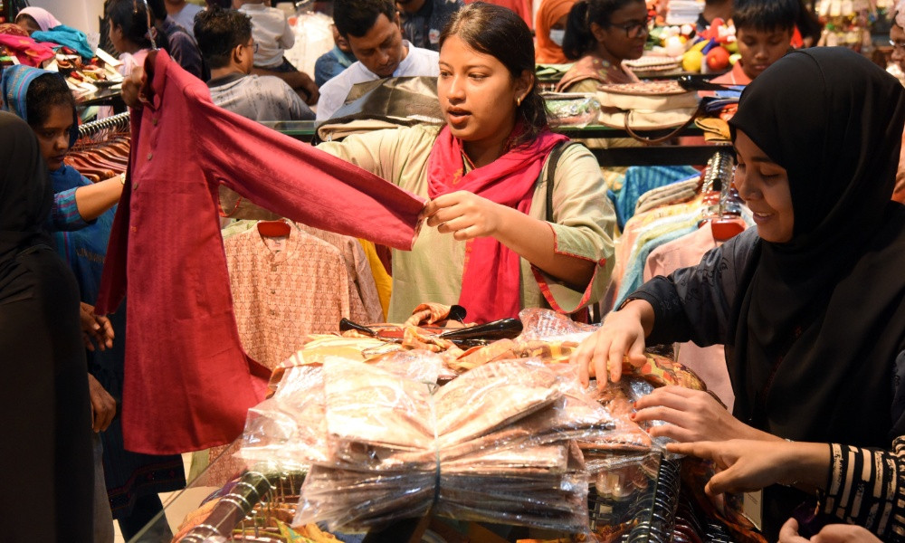 রাতে দোকান-শপিং মল খোলা রাখার সময়সীমা বাড়ানোর দাবি