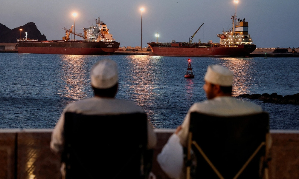 হরমুজ প্রণালি ব্যবহারের জন্য ‘টোল নেবে’ দুই দেশ